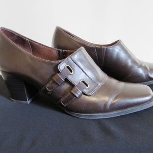 Life Stride Brown shoes size 9,  2 1/2" heel